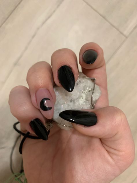 Black Nails With Moon, Black Nails Moon, Black Moon Nails, Black Almond Nails Designs, Different Pearls, Black Almond Nails, Summer Nails Colors Designs, Cartoon Decoration, Black Acrylic Nails