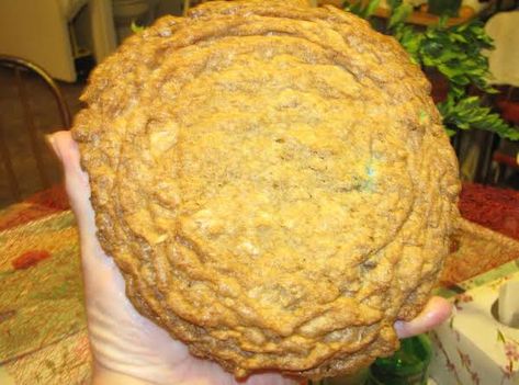 One Big Cookie! Giant Cookies, Christmas Cookies Gift, Giant Cookie, Just A Pinch Recipes, Big Cookie, Chip Cookie Recipe, Just A Pinch, Cookies For Kids, Cookie Gifts