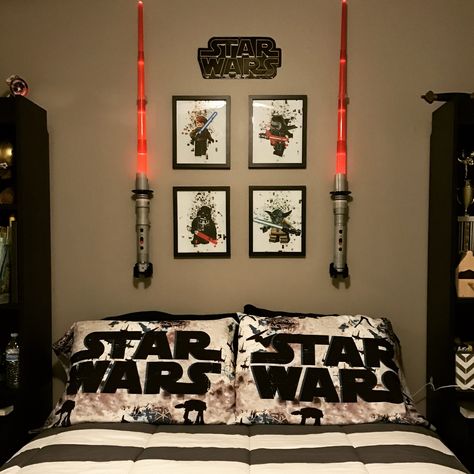 Lego Star Wars Bedroom, Star Wars Boys Bedroom, Star Wars Bedroom Decor, Star Wars Zimmer, Star Wars Kids Room, Star Wars Boys Room, Star Wars Themed Bedroom, Star Wars Room Decor, Decoracion Star Wars