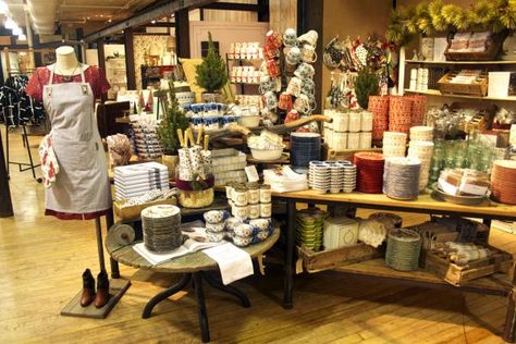 Anthropologie Merchandising Displays, Kitchen Retail Display, Anthropologie Home Display, Home Decor Store Display Retail Design Visual Merchandising, Anthropologie Display Ideas, How To Merchandise Retail Display Ideas, Gift Shop Displays Visual Merchandising, Anthropologie Merchandising, Retail Display Ideas Small Spaces