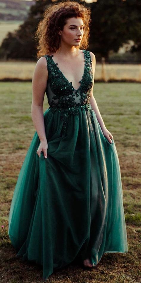 Non Traditional Wedding Dress Long Sleeve, Amber Dress Color, Simple Wedding Dress Color, Forest Green Wedding Dresses, Deep Green Wedding Dress, Emerald Green Wedding Dress For Bride, Hunter Green Wedding Dress, Green Wedding Dress For Bride, Not White Wedding Dress