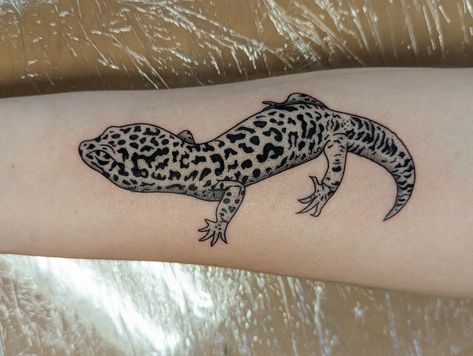 Leopard Gecko Tattoo Simple, Leopard Gecko Tattoo, Gecko Tattoo, Tattoos 2023, Lizard Tattoo, Cute Tats, Patchwork Sleeve, Calf Tattoo, Leopard Gecko