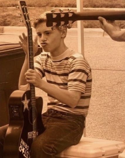 Bryce Loski, Callan Mcauliffe, Guitar