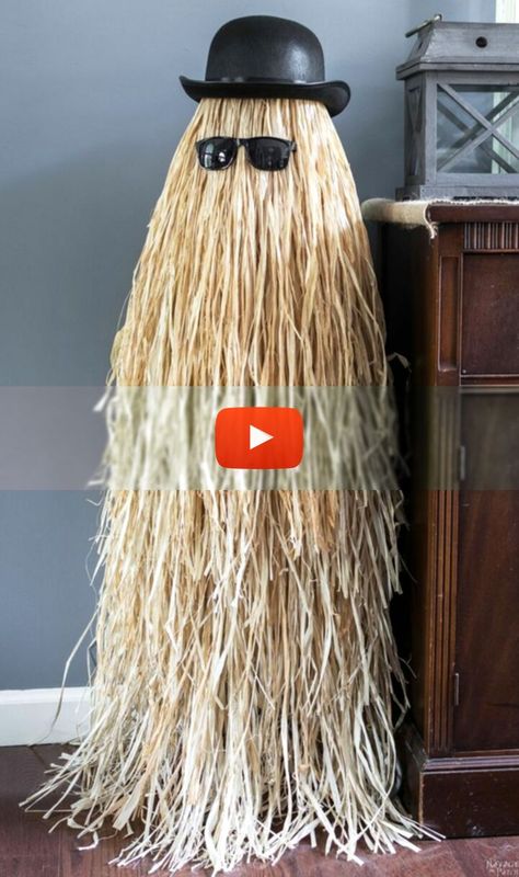 ✓ ✓ Cousin Itt Halloween prop DIY Addams Family Cousin It Step-by-step tutorial for how to make a Cousin It DIY Hallowee... Cousin It Diy, Addams Family Cousin It, Halloween Decoration Diy, Wood Christmas Trees Diy, Cousin Itt, Cousin It, Halloween Decorations Apartment, Fun Diy Halloween Decorations, Harry Potter Party Decorations