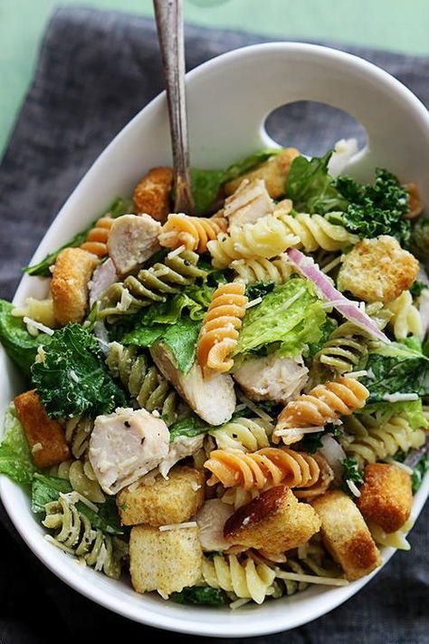 Chicken Potluck, Caesar Recipe, Chicken Caesar Pasta, Caesar Pasta Salad, Chicken Caesar Pasta Salad, Caesar Pasta, Plats Healthy, Chicken Caesar, Recipe Dinner