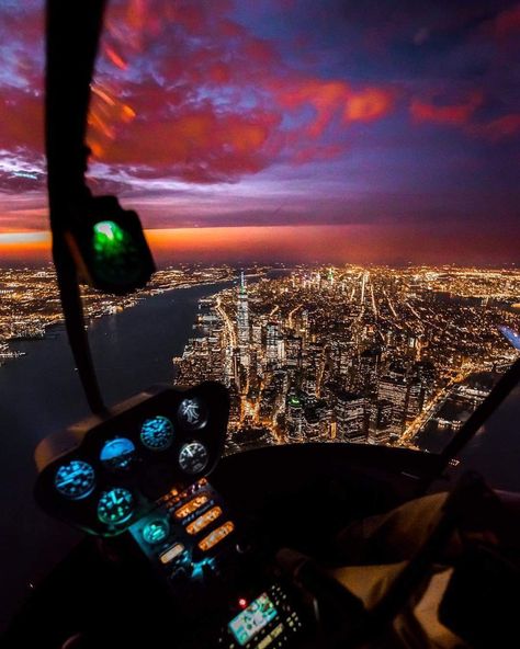 New York City 🌆 📸: [www.instagram.com/ai.visuals] Helicopter Over New York, Helicopter New York City, Helicopter New York, New York Helicopter Ride, Nyc Helicopter Ride, Scuba Diving Suit, Tokyo Skyline, Luxury Helicopter, Nyc Baby