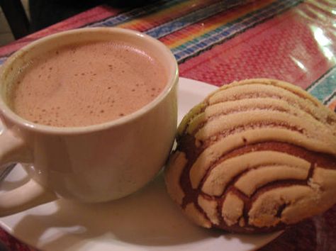 Chido food of the Day: PAN DULCE – ★MeGaSuPer Chido y + Abuelita Hot Chocolate, Chocolate Abuelita, Mexican Snacks, Bloc Party, Mexican Hot Chocolate, Chocolate Caliente, Pan Dulce, Mexican Food Recipes Authentic, Breakfast Time