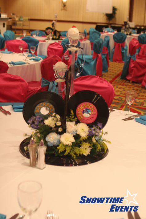 50s Centerpiece Ideas, 70s Centerpiece Ideas, Record Centerpieces, Retro Centerpieces, Disco Centerpiece, 50s Theme Party, 50s Party Decorations, Party Centrepiece, Fifties Party