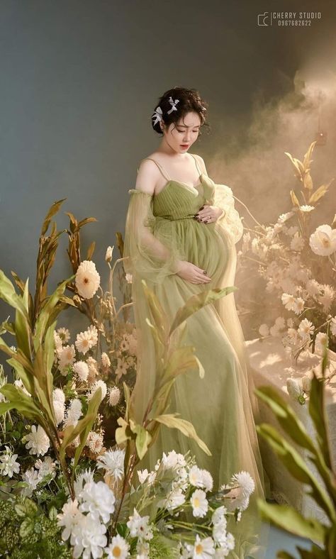 Bridgerton Maternity Shoot, Fairy Maternity Shoot, Maternity Studio Photoshoot, Pink Maternity Dress, Maternity Photography Poses Outdoors, Cute Maternity Dresses, Pregnancy Belly Photos, Maternity Photography Poses Couple, Wedding Dress Sketches