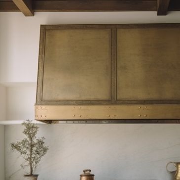 CAVAL INTERIORS on Instagram: "I am obsessed with how this kitchen concept turned out. The brushed brass hood, the white shaker cabinets and the walnut island with the waterfall counter! Oh and tell me about the cladded ceiling…So so pretty 🤩✨

AI design by @cavalinteriors 

#kitchen #kitchendesign #interiordesign #elegant #classic #brass #kitchenhood #toronto #torontodesigner #interiors #interiorstyling #construction #renovation" Brass Kitchen Hood, Metal Hood Kitchen, Cladded Ceiling, Walnut Range Hood, Brass Hood, Zinc Range Hood, Waterfall Counter, Walnut Island, Kitchen Concept