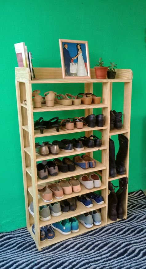 Diy Shoe Rack Pallet Ideas, Simple Shoe Rack Ideas, Shoe Racks, Homemade Shoe Rack Wood, Pallet Projects Shoe Rack, Shoe Rack Ideas, Simple Wooden Shoe Rack Design, Rak Sepatu Diy, Diy Furniture To Sell