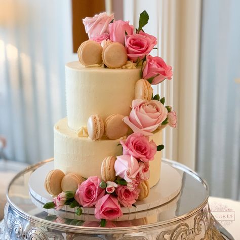 Wedding Cake Two Tier, Elegant Cake Stands, 2 Tier Wedding Cakes, Tiered Cake Design, Two Tier Cake, London Cake, Buttercream Cake Decorating, Floral Wedding Cake, Luxury Wedding Cake