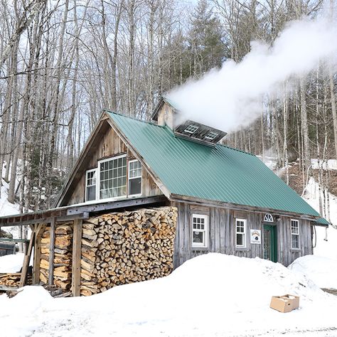 This is what steam from a Vermont sugarhouse looks like this time of year. And it's a sign that the maple sugar is flowing. We spent some time here with Arnold Coombs, a 7th generation maple syrup maker and can't wait to share what we learned about sugar season!❄️🍁 🥞 >>> check out our adventure in Vermont and see why we love @coombsfamilyfarms - up on the blog today Sugar Shack, Maple Sugar, Sugar Maple, Cabin Ideas, Old Barns, Painting Photos, Family Farm, Buckets, A Sign