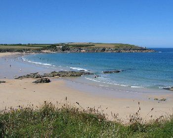 Harlyn Bay Devon Beach, Beach Safety, Cornwall Coast, Cornwall Beaches, Beach Cars, North Cornwall, Bay Photo, Visiting England, House By The Sea