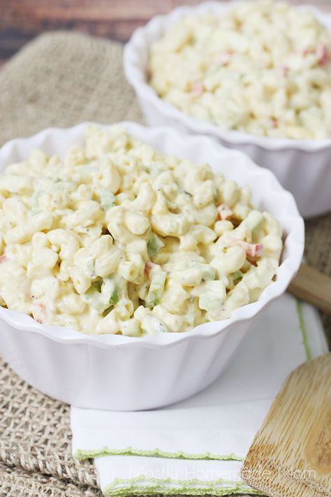 Amish Macaroni Salad  This is like the one I make, except I use Duke's Mayo instead of salad dressing. Very yummie. Dukes Mayo, Homeschool Meals, Amish Macaroni Salad, Burgers And Hot Dogs, Avocado Recipes Easy, Easy Macaroni Salad, Fresh Herb Recipes, Easy Macaroni, Macaroni Recipes