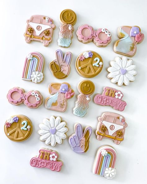 ✌🏻 Two Groovy 🌸… | Instagram Two Groovy Treats, Groovy Sugar Cookies, Groovy Treats, Professional Cakes, Two Groovy, Two Birthday, March 27, Event Ideas, Party Event