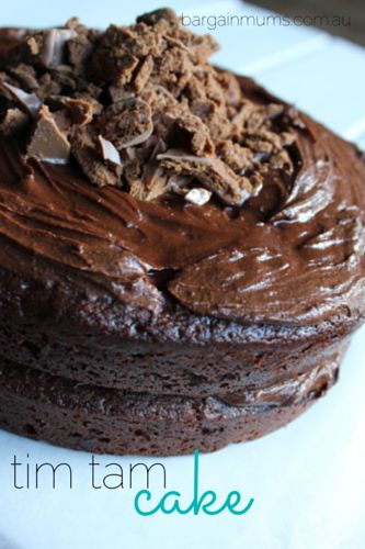 This Tim Tam Cake is perfect in every way, you won’t be able to resist going back for a.. Timtam Cake, Tim Tam Balls, Tim Tam Truffles 3 Ingredients, Australian Dishes, Tim Tam Cake, Tim Tam Cheesecake, Pour Cake, Australia Recipes, Tim Tams