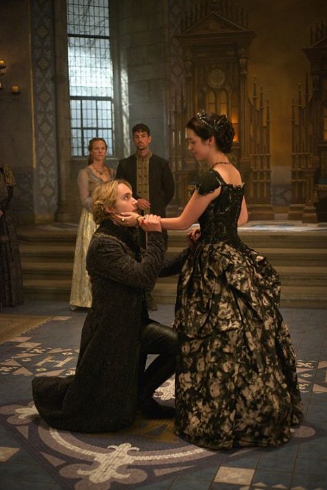 Reign (TV Series 2013– ) photos, including production stills, premiere photos and other event photos, publicity photos, behind-the-scenes, and more. Mary And Francis Aesthetic, Destroyed Kingdom, Reign Mary And Francis, Era Victoria, Reign Tv Show, Marie Stuart, Reign Mary, Toby Regbo, Reign Fashion