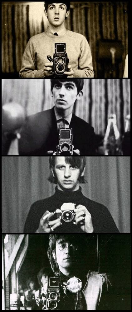 HAHAHAHAHAHAHA!!!!!!!!!! Take that people who take selfies all the time that think The Beatles aren't cool!!!!!!!!! Chien Jack Russel, Muzică Rock, Beatles Love, Beatles Pictures, Beatles Fans, The Fab Four, I'm With The Band, Ringo Starr, George Harrison