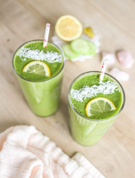 Estrogen Detox Smoothie and How To Treat Excess Estrogen. A liver-loving, hormone-loving, dairy-free, vegan smoothie to help remove excess estrogen! #happyhormones #estrogendetox #hormonebalance Hormone Smoothie, Lower Estrogen, Women Cycle, Excess Estrogen, Raw Sauerkraut, Detox Smoothies, Too Much Estrogen, Low Estrogen, Menstrual Health