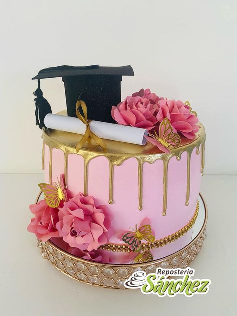 Pink Grad Cake, Graduation Party Picture Display, College Graduation Cakes, Graduation Party Pictures, Backyard Graduation Party, Grad Cake, Graduation Party Cake, Graduation Party Centerpieces, Grad Party Decorations