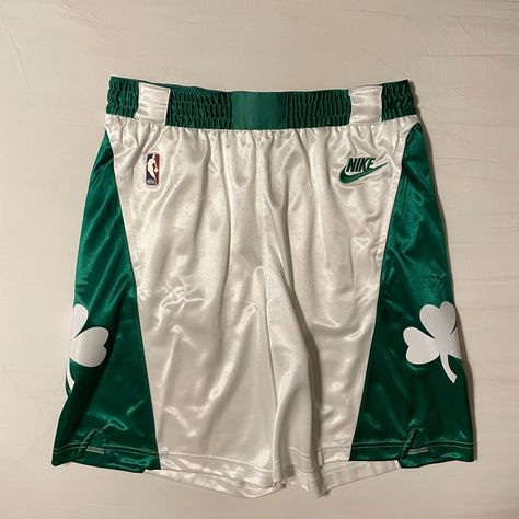 Nwt. Men's Boston Celtics Nike White/Kelly Green 2021/22 Classic Edition Swingman Performance Shorts. Size Xl. Athleisure Shorts, Nike Sportswear Mens, Nike Athletic Shorts, Nike Fit, Black Athletic Shorts, Nike Running Shorts, Dri Fit Shirt, Nike Acg, Training Shorts