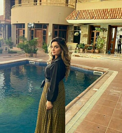 Armeena Rana Khan, Canadian Actresses, Tv Actors, Modest Fashion Outfits, Modest Fashion, Pakistan, Long Sleeve Dress, Actresses, Actors