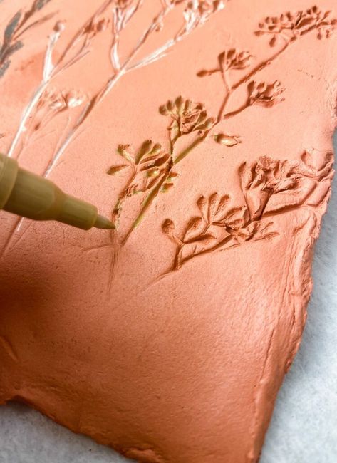 Clay Flower Pressing, Air Dry Clay Pressed Flowers, Flower Impressions In Clay, Pressing Flowers Into Clay, Botanical Impressions In Clay, Flower Imprints In Clay, Clay Plaques Ideas, Das Clay Projects, Pressed Flower Projects