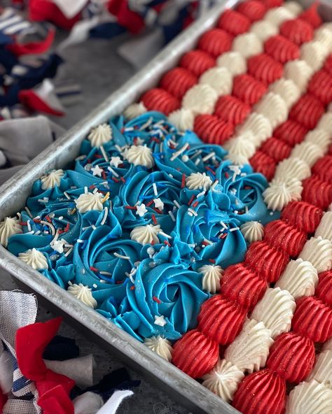 If you guys wanted to make your own 4th of July Day dessert I have one for you! Try this 🇺🇸❤️🤍💙 sheet cake! It’s perfect 4th of July. For the full recipe, directions and tips on how to make this cake head on over to the link in my bio! 💋 Veterans Day Cake, 4th Of July Sheet Cake, Fireman Decor, American Flag Cake, Flag Cake, Sheet Cake, Veterans Day, Birthday Cakes, Are You The One