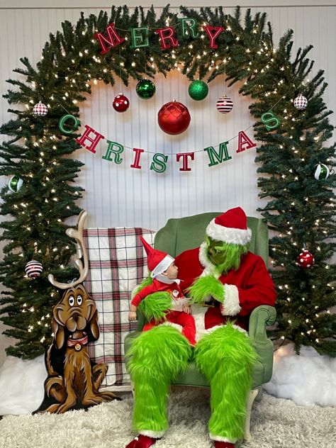 The Grinch Photoshoot, Grinch Mini Sessions, Grinch Pictures With Kids, Grinch Picture Ideas, Pictures With The Grinch Ideas, Grinch Photo Session, Grinch Christmas Photoshoot, Grinch Photo Shoot, Grinch Photoshoot Ideas