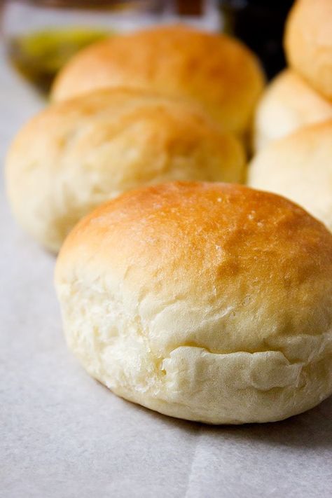 Hamburger Bun Recipe No Egg, Eggless Rolls, Quick Rolls Recipe, No Knead Dinner Rolls, Egg And Bread Recipes, Buns Recipe Easy, Quick Dinner Rolls, Dinner Rolls Easy, Best Biscuit Recipe