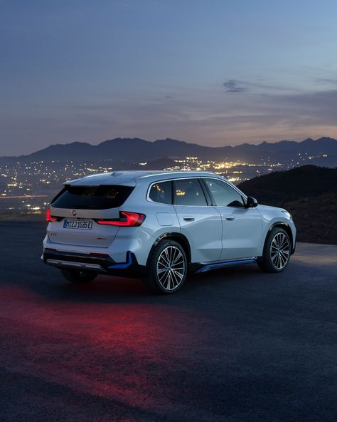 BMW i. Born Electric. on Instagram: “Swipe for even more lights. The all-electric BMW iX1. #THEiX1 #BornElectric #Innovation #ElectricSUV #ZeroEmissions #eMobility #BMW #BMWi…” Bmw Electric Car, Bmw I, Sports Package, Combustion Engine, New Bmw, Sports Models, Bmw X6, Hd Pictures, Hd Picture