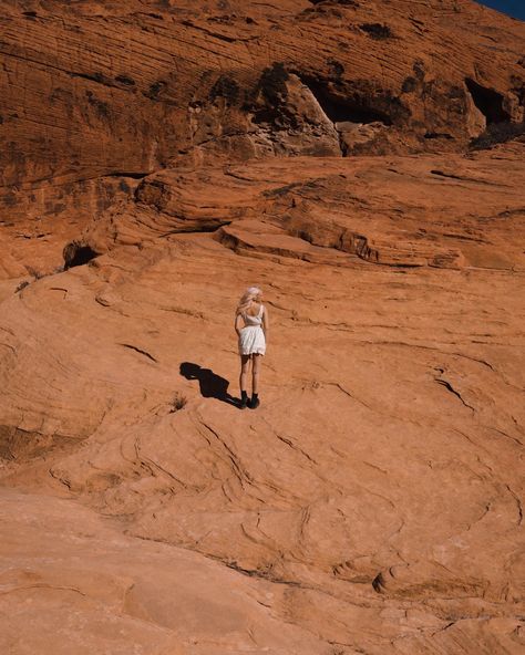 Mountain Red Rock Senior Pictures, Red Rock Canyon Las Vegas Photoshoot, Red Rocks Photoshoot, Red Rock Photoshoot, Az Photoshoot, Person Cut Out, Archive Photography, Arizona Photoshoot, Sunset Senior Pictures