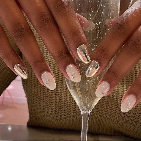 Boss+Bae on Instagram: “New Years Eve Nail Inspo 🥂💅🏽✨ @paintbucketnails” Silver And Nude Nails, New Years Eve Nail Designs, New Years Eve Nail, New Years Nail, Nye Nails, Silver Nail Polish, New Years Nails, New Years Nail Designs, New Years Eve Nails