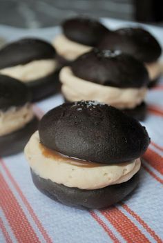 Salted Caramel Whoopie Pies Whoopie Pie Recipe, Whoopie Pie, Whoopie Pies, Pie Cake, How Sweet Eats, Eat Dessert, Cookie Desserts, Sweets Desserts, Decadent Desserts