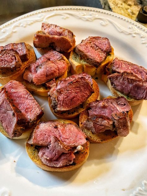 Tipsy Housewife Garlic Bread Steak Bites, Breaded Steak, Sandwhich Recipes, Horseradish Cream, Steak Bites, Steak Sauce, Sirloin Steaks, Breakfast Cookies, Garlic Bread