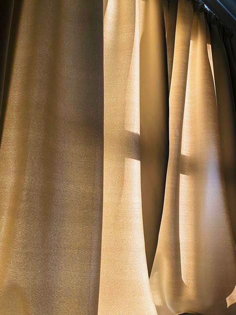 #creme #curtains #sunlight #morning #morningvibes #morningmotivation #window #aesthetic Creme Curtains, Wall Sunlight Aesthetic, Beige Aesthetic Curtains, Window Blinds Shadow Golden Hour, Sunlight Morning, Early Morning Aesthetic Window, Curtain Sunlight Aesthetic, Window Aesthetic, Brown Curtains