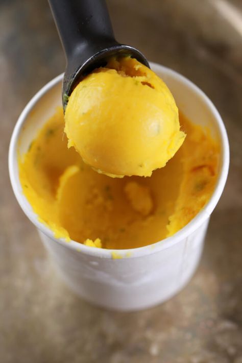 Frozen Yogurt Recipe No Ice Cream Maker, How To Make Frozen Yogurt Without Ice Cream Maker, Blender Frozen Yogurt, Frozen Yogurt In Ice Cream Maker, Banana Frozen Yogurt Recipe, Frozen Yogurt Recipe Healthy, Mango Greek Yogurt Ice Cream, Easy Frozen Yogurt, Healthy Frozen Yogurt