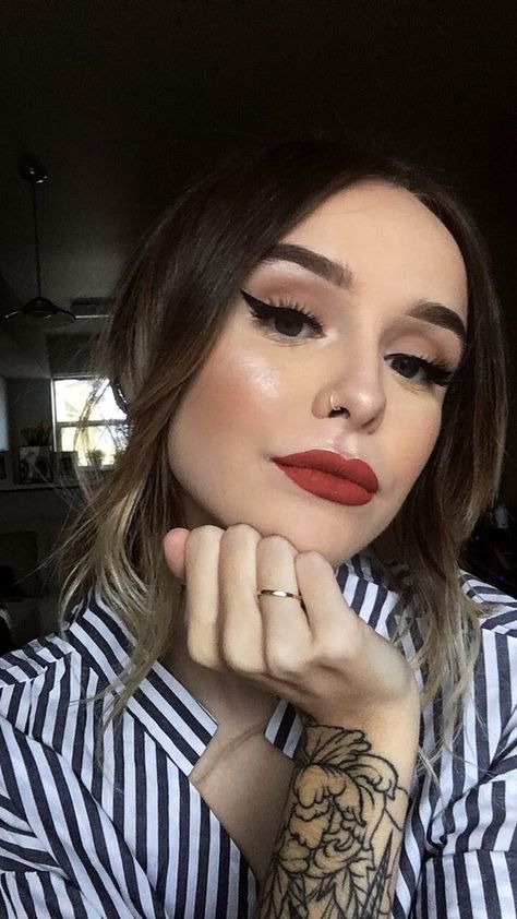 red lip Bodysuit Tattoos, Nose Piercing Hoop, Small Nose, Holiday Makeup Looks, Fall Makeup Looks, Makeup Guide, Make Up Looks, Holiday Makeup, Nose Hoop