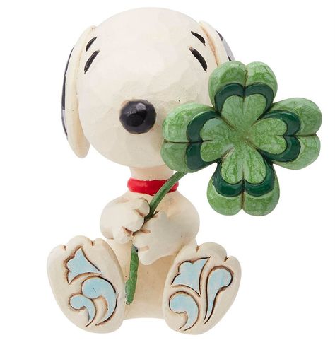 Jim Shore Snoopy with Clover Mini 2.625 front Snoopy The Dog, Dog Character, Miniature Design, Peanuts Characters, Mini Figurine, Jim Shore, Mini One, Miniature Figurines, Peanuts Snoopy