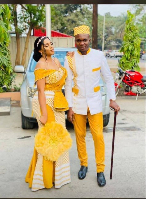 Couple Kente Styles, Kente Couples Outfits, Model Couple Africain, South African Traditional Wedding Attire For Couples, Tsonga Traditional Attire For Couples, African Wedding Dress Ankara, African Inspired Wedding, Couples African Outfits, African Bridesmaid Dresses