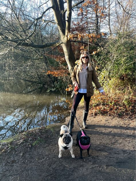 Leggings Walking Outfit, Autumn Dog Walking Outfits, Dog Walking Outfit Fall, Dog Walking Outfit Winter, Winter Walk Outfit, Barbour Wellies, Walk Outfits, Black Wellies, Dog Walking Outfit