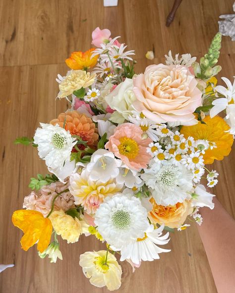 Bridesmaid Flower Proposal, Spring Flowers Wedding Color Schemes, Wedding Colour Schemes, Wedding Color Schemes Summer, Flowers In Vases, Boquette Flowers, Spring Wedding Flowers, Wedding Flower Inspiration, Beautiful Bouquet Of Flowers