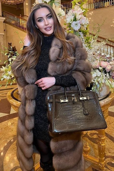 Mink Fur Coat Women, Chic Winter Coat, Fur Coat Outfit, Sable Fur Coat, Sable Coat, Fabulous Furs, Chic Coat, Mink Fur Coat, Coat Outfits