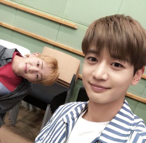 minho pics on Twitter: "Onew and Minho on radio shows💓… " Shinee Five, Shinee Members, Minho Shinee, Shinee Debut, Shinee Onew, Onew Jonghyun, Shinee Minho, Choi Min Ho, Kim Kibum