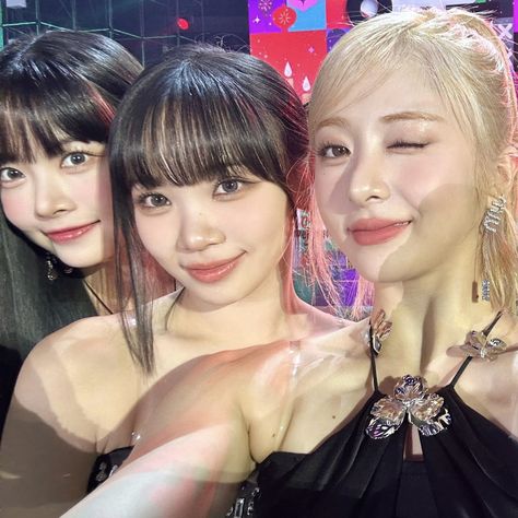 Chaewon And Yunjin Le Sserafim, Eunchae Chaewon Yunjin, 3 Matching Icons Friends, Yunjin Chaewon Eunchae, Chaewon And Yunjin, Yunjin Kim, Le Sserafim Eunchae, Yunjin Icon, Charli D'amelio Rare