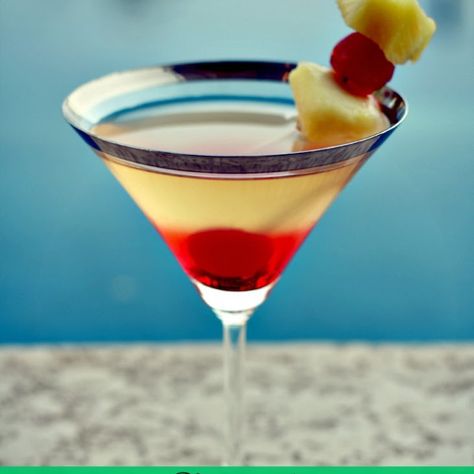 Pineapple Upside Down Cake Martini Pineapple Upside Down Cake Drink, Cake Martini, Pineapple Upside Down Cake Recipe, Upside Down Cake Recipe, Upside Down Pineapple, Inside Cake, Martinis Drinks, Vanilla Vodka, Pineapple Upside Down Cake