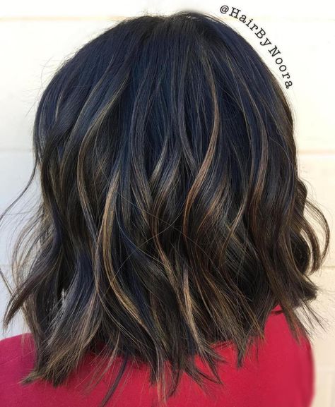 Wavy Bob With Honey Blonde Babylights Short Bob Color Ideas Brunettes, Dark Hair With Blonde Highlights Short, Black Bob With Highlights, Easy Maintenance Hair Color, Blonde Babylights, Subtle Balayage, Color Balayage, 2023 Hair, Wavy Bob