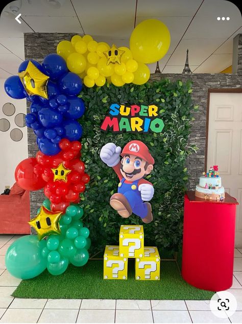 Super Mario Pinata Ideas, Super Mario Bros Birthday Party Ideas, Super Mario Bros Pinata, Mario Birthday Balloons, Super Mario Bday Party, Mario Party Decor, Mario Party Party, Mario Birthday Decorations, Super Mario Birthday Party Decorations