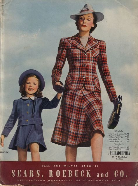 40s Mode, 1940s Fashion Women, 1940s Women, 1940s Woman, Estilo Pin Up, Sears Catalog, Fashion 1940s, Early Winter, Motif Vintage